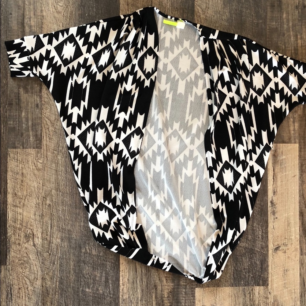 Black & White Overpiece